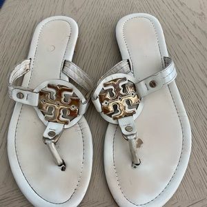 Tory Burch Miller Sandal in White with Gold Tory Logo. Size 8 1/2.